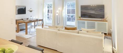 TV, table tennis, stereo