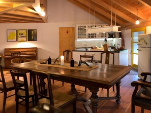 Dining - Holiday Home with Shared Pool, Terrace and Wi-Fi (Gengenbach)