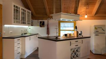 Réfrigérateur, four, plaque de cuisson, lave-vaisselle