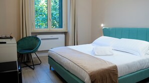 Deluxe-herbergi fyrir tvo - reyklaust | Rúm með memory foam dýnum, míníbar, öryggishólf í herbergi, skrifborð