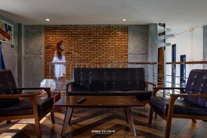 Exclusive Villa, Canal View | Living area
