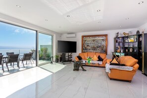 Televisión, chimenea