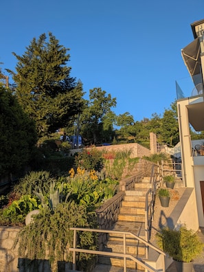 Property grounds - White Pearl Diamond – Luxury Villa with Pool & Sea View in Opatija, Croatia (Veprinac)