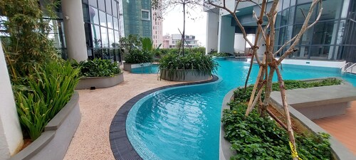 2-bedroom apartment with AC, fitness room and pool in the heartof  Colombo