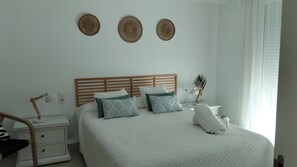 3 bedrooms, iron/ironing board - Casa con embarcadero, ideal para familias. (Grau i Platja)
