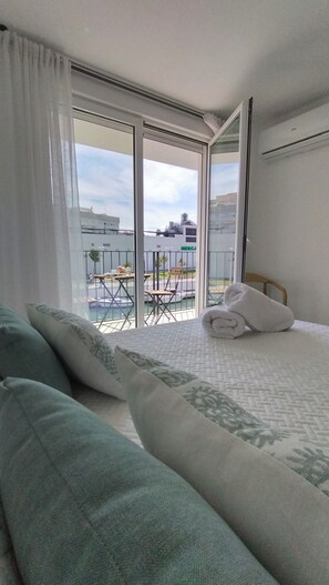 3 chambres, fer et planche Ă repasser