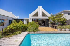 Outdoor pool - New ! Kronenzicht Nature Villa (Cape Town)
