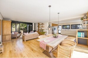 Dining - New ! Kronenzicht Nature Villa (Cape Town)