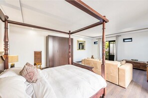 6 bedrooms, iron/ironing board, travel cot, free WiFi - New ! Kronenzicht Nature Villa (Cape Town)