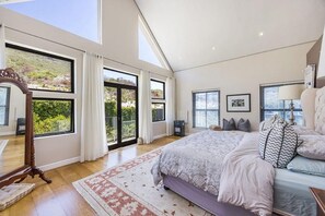 6 bedrooms, iron/ironing board, travel crib, free WiFi