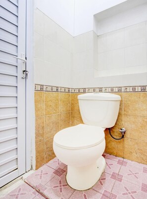 Shower, rainfall showerhead, towels