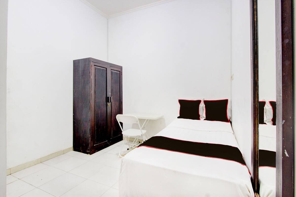 Kamar Double Standar | Wi-Fi gratis dan seprai linen
