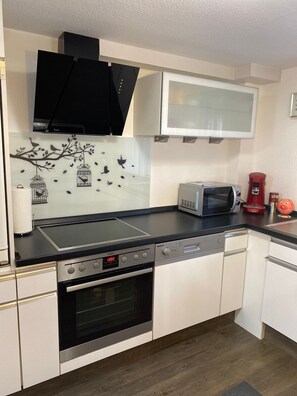 Fridge, microwave, dishwasher, coffee/tea maker
