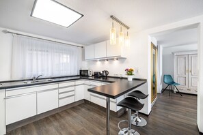 Fridge, microwave, dishwasher, coffee/tea maker