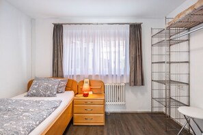 WiFi, bed sheets