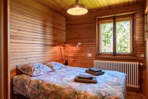 4 slaapkamers, een strijkplank/strijkijzer, wifi, beddengoed