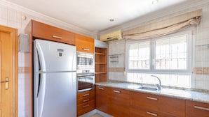Coffee/tea maker, microwave, dishwasher, cookware/dishes/utensils - Fields & Beachside Villa by Fidalsa (Jacarilla)
