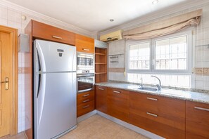 Microwave, dishwasher, coffee/tea maker, cookware/dishes/utensils