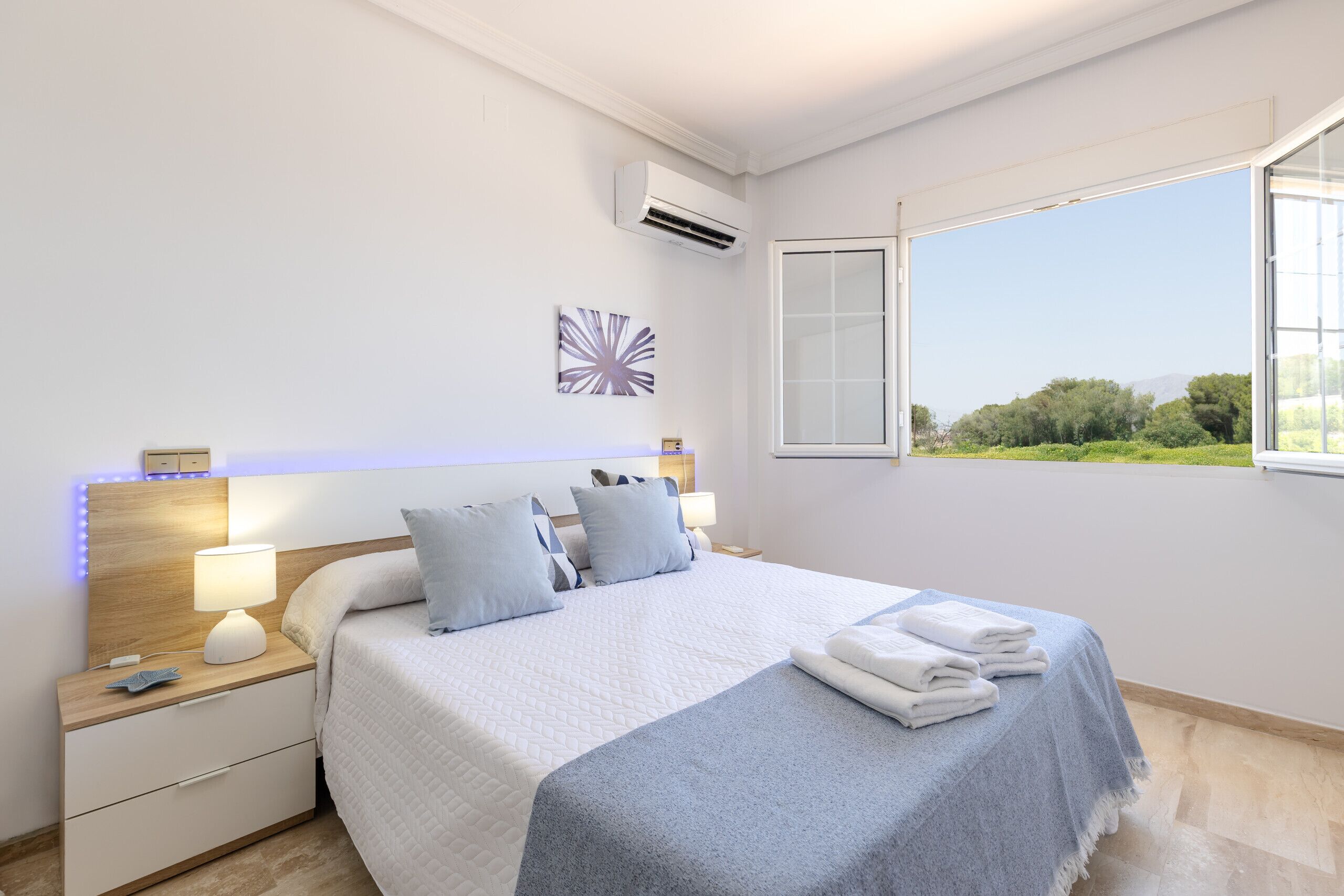 6 bedrooms, free cribs/infant beds, bed sheets