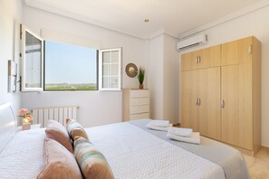 6 間臥室、免費搖籃/嬰兒床、床單