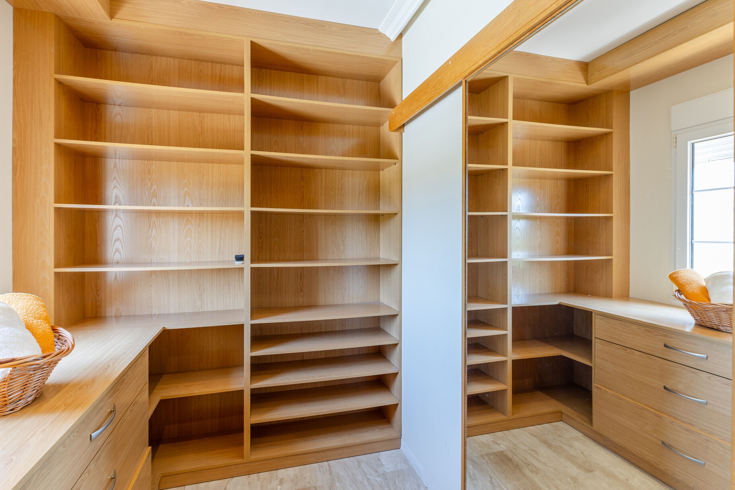 6 phòng ngủ, nôi (giường cho trẻ sơ sinh) miễn phí, bộ trải giường 