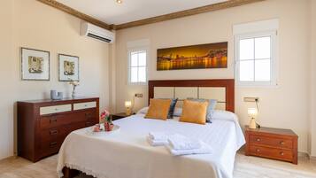 6 bedrooms, free cots/infant beds, bed sheets