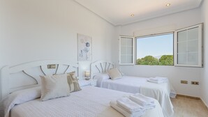 6 bedrooms, free cots/infant beds, bed sheets - Fields & Beachside Villa by Fidalsa (Jacarilla)