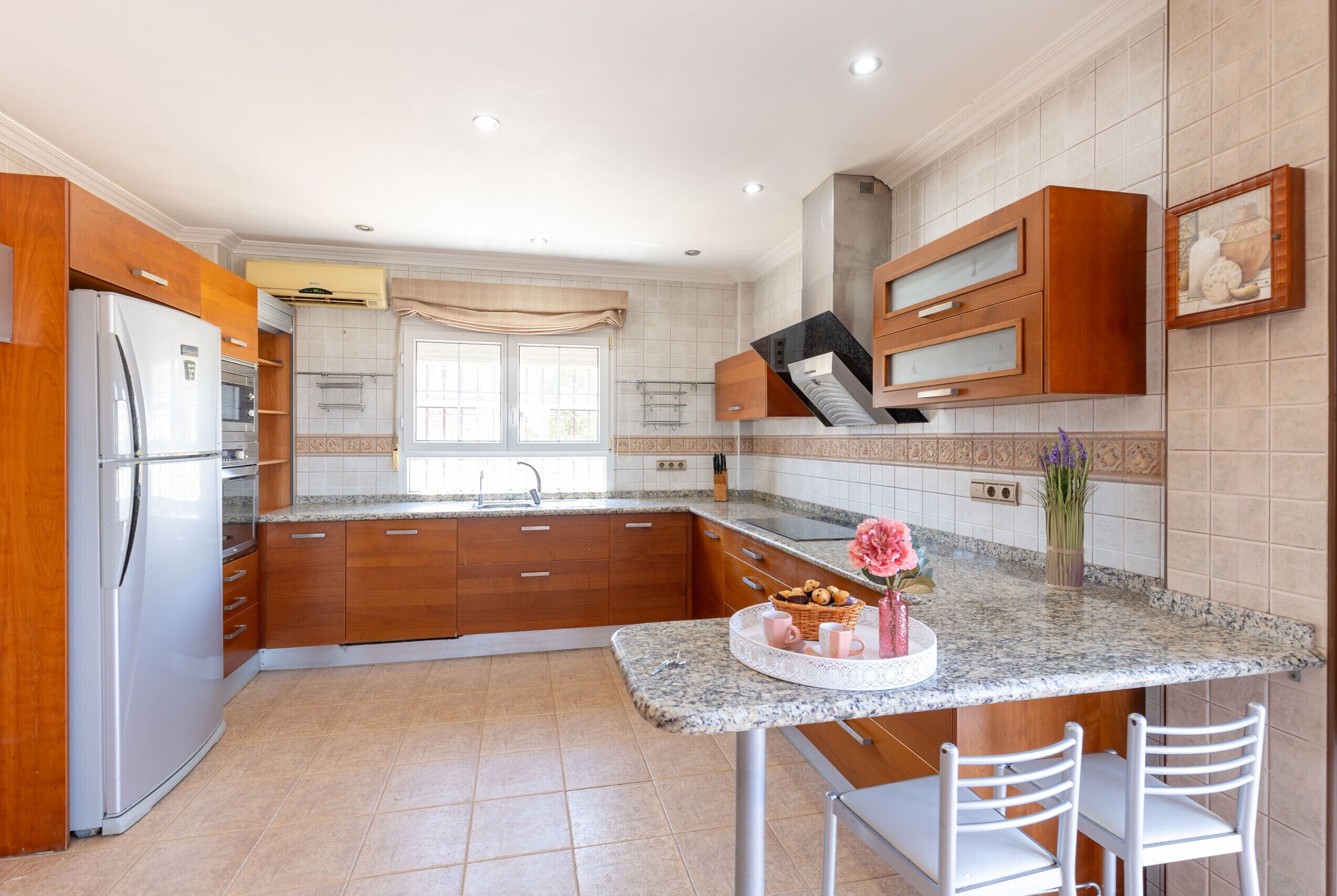 Microwave, dishwasher, coffee/tea maker, cookware/dishes/utensils