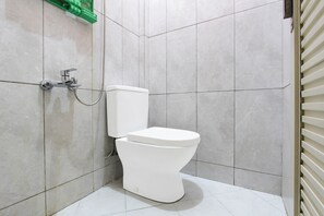 Standard-herbergi með tvíbreiðu rúmi | Baðherbergi | Sturta