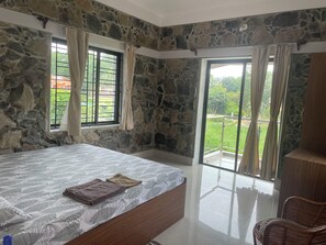 3 bedrooms, iron/ironing board, WiFi