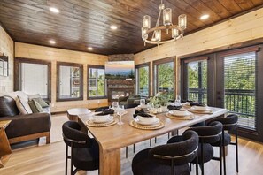 Dining - Peak Overlook by Beyond Expectations: 4BR Home w/ Pool, Hot Tub & Rooftop Patio (Pigeon Forge)