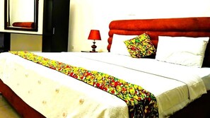 Studio Suite Executive, ban công, quang cảnh núi | Bộ đồ giường kháng dị ứng, nệm cao su hoạt tính (memory foam) 