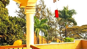 Executive Studio Suite, Balcony, Mountain View | Hill view