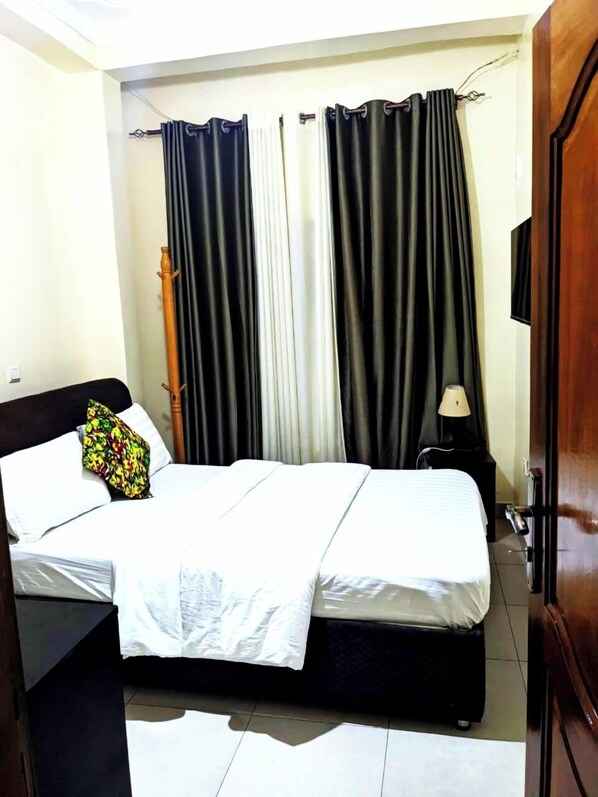 Deluxe Double Room, Hill View | Desk, laptop workspace, free WiFi