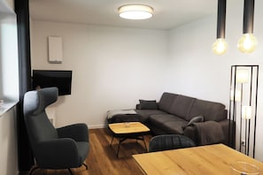 TV, stereo - Time out - sauna. Terrace. Close to the beach. (Tossens)