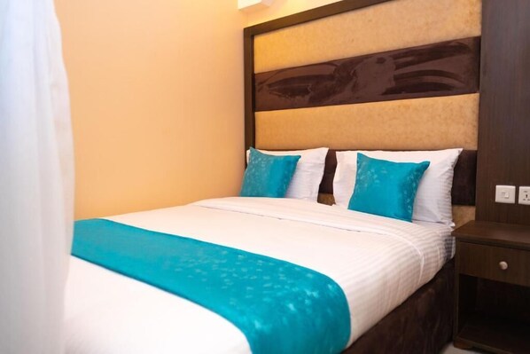 Standard Single Room | Soundproofing, free WiFi, bed sheets - Gardens Executive Suites (Kikuyu)