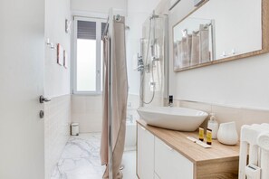 Douche, bidet