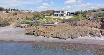 Villa Calma a Beachfront Luxury Retreat, Villa