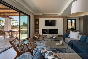 Una Smart TV, una chimenea