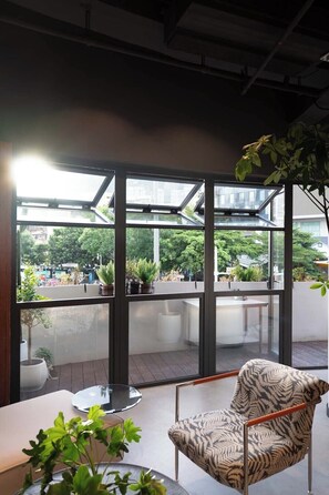Lobby sitting area - Amic Girls' Hostel Shenzhen Shekou  (Shenzhen)