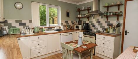 Lave-vaisselle, vaisselle et ustensiles