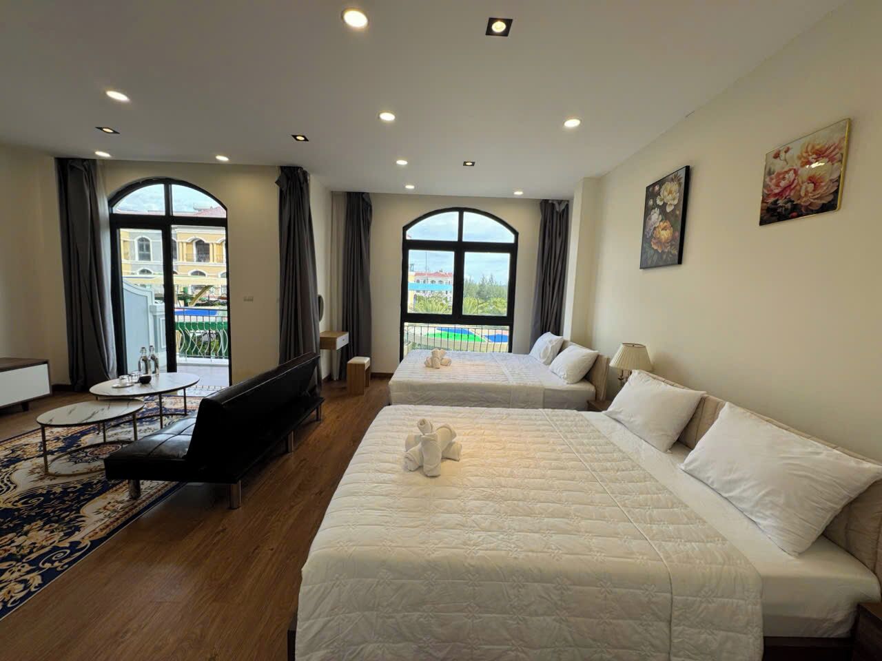 Escritorio, wifi gratis y ropa de cama 