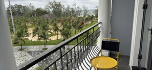 Phòng 4 tiện nghi đơn giản, ban công, quang cảnh vườn | Ban công