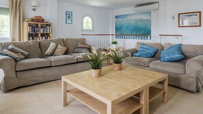 Smart TV, fireplace, DVD player, table tennis