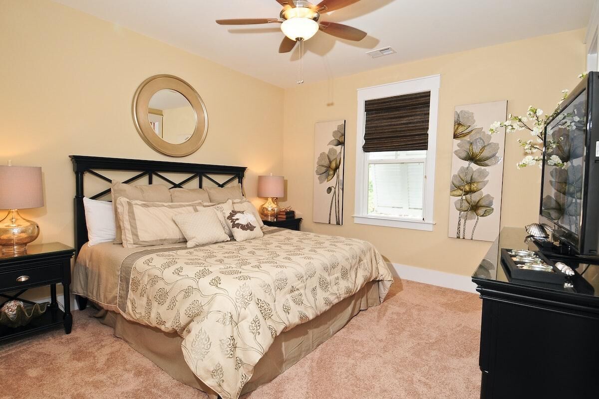 2 bedrooms, internet, bed sheets