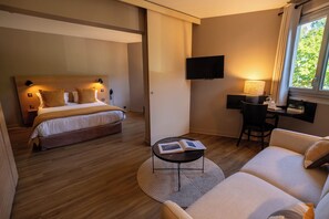 Suite, Garden View | Free WiFi, wheelchair access - Logis Hotel L'Embarcadère (Nantua)