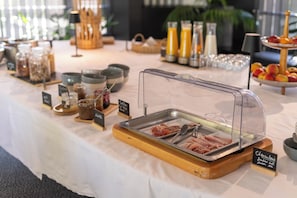 Daily buffet breakfast (EUR 15 per person) - Logis Hotel L'Embarcadère (Nantua)