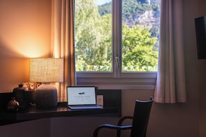 Suíte, vista para o jardim | Wi-Fi de cortesia, acesso para cadeiras de rodas