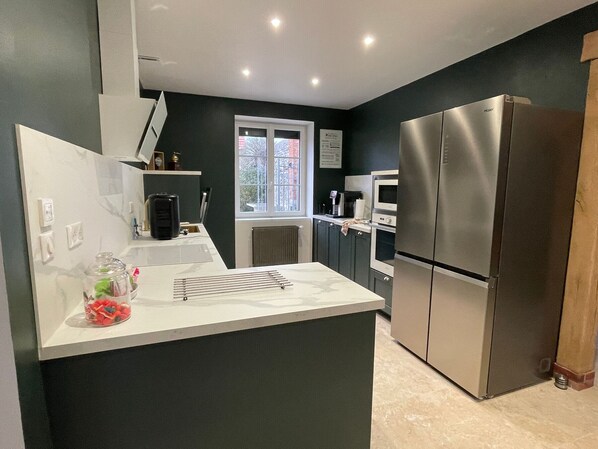 Fridge, microwave, dishwasher