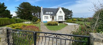 Bright house in Groix with garden